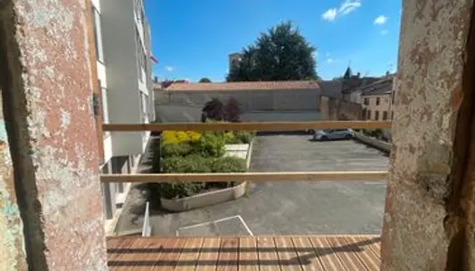 Plateau à aménager 33 m2 avec terrasse - MACON CENTRE 