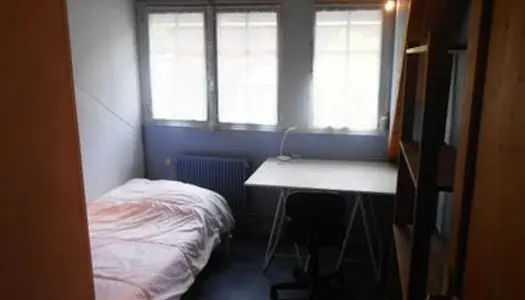 Chambre p/ une étudiante Mt St Aignan 