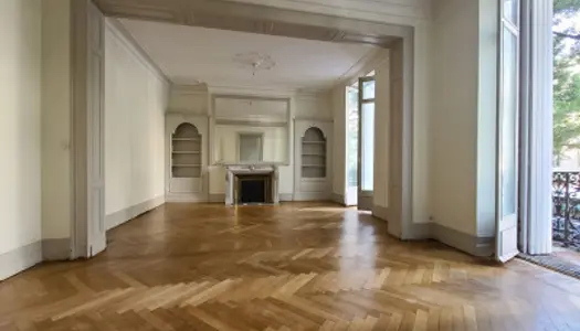 Immobilier professionnel Vente Bordeaux  157m² 836000€