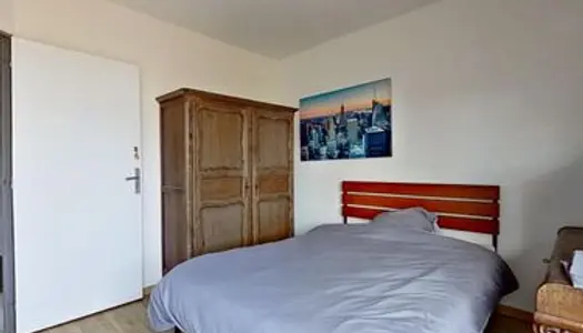 Chambre dans appartement meublé près du Tram C et Commerces 