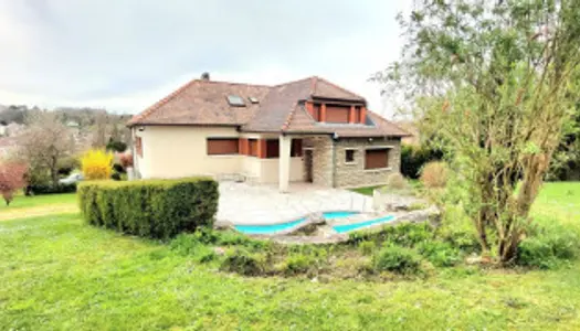 Maison 10 pièces 250 m²