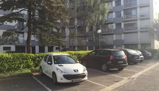 Emplacement de Parking / Courbevoie 