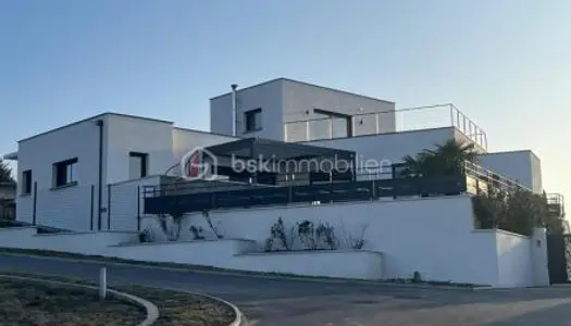 Villa 8 pièces 200 m²