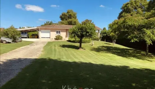 Charmante maison plain pied avec Piscine sur un magnifique terrain arboré.