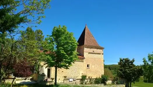 Magnifique pigeonnier en pierre sur plus de 2 hectares 