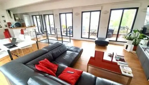 À 100m de Paris, un appartement 4 pièces en duplex de 98m2 avec 2 grandes terrasses une avec vue 