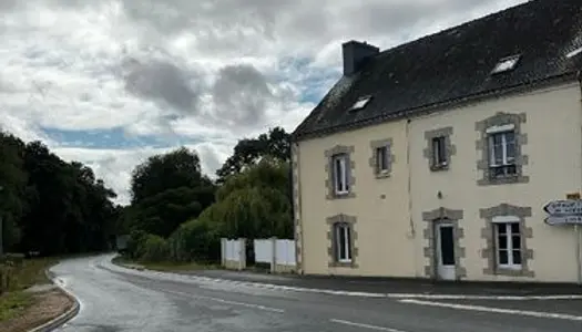 Maisons avec garages et hangar 