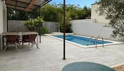 Vente villa récente à Marseillan de plain-pied avec piscine 