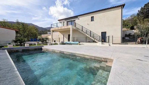 Splendide villa avec piscine avec grands garages idéal artisan