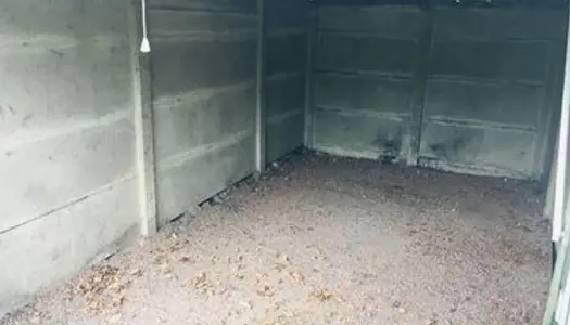 Garage/box/parking à Courrières 