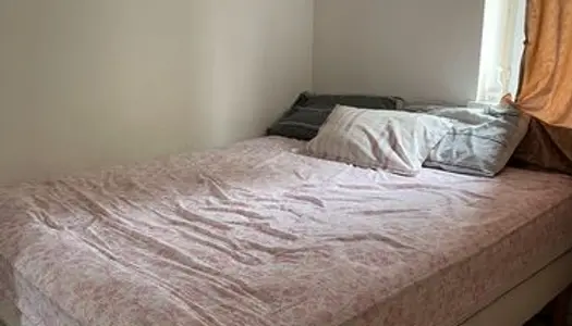 Une chambre disponible à Poissy à 500 