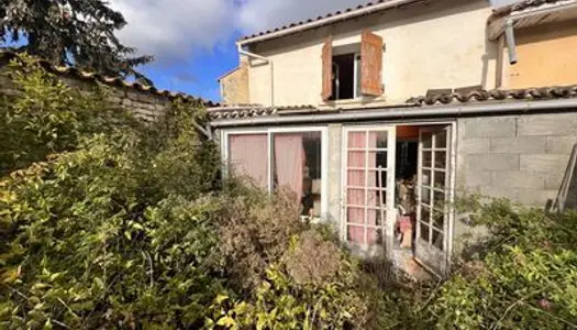 Maison de 2 chambres, située à 2 minutes d'Aigre