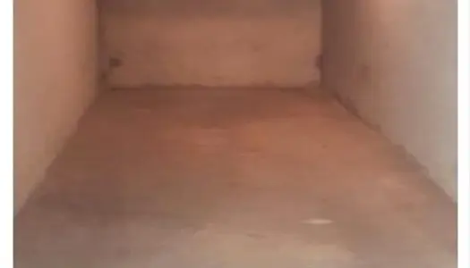 A louer garage en sous-sol 
