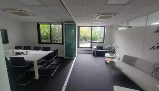 Bureau 250 m² 
