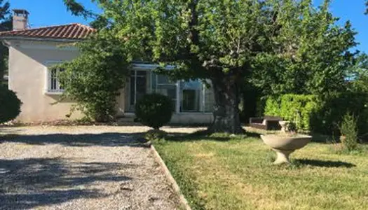 Maison 90 M2 , 2 chambres, meublée avec jardin et garage à Jonquieres,proche toutes commodités 