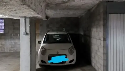 Place de parking dans sous-sol sécurisé