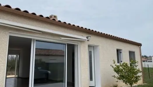 Vends villa de plan-pied avec terrain au calme