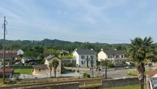 Bizanos appartement avec stationnement 3 chambres, vue Pyrénées 