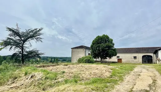 Propriété 3 pièces 157 m² 