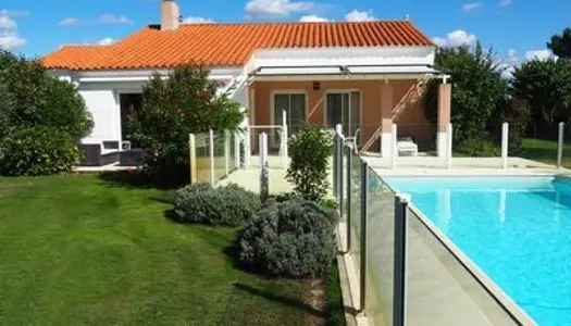 Villa avec piscine - 7 pièces (4 Chambres) 143m² à Pont-Saint-Martin 