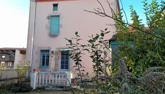 Vente Maison de village 141 m² à Saint-Martin-d'Estréaux 97 500 €