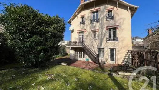 Maison 10 pièces 194 m² 