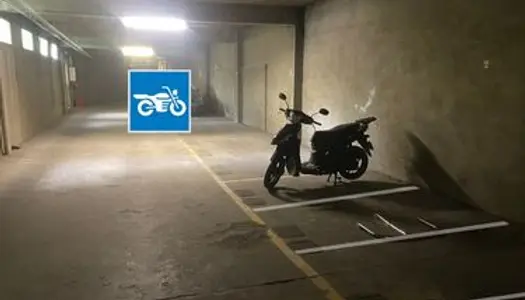 Parking scooter moto deux roues Paris St Fargeau 75020 🅿️🏍 
