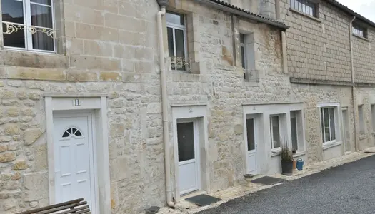 Dpt Charente (16), à vendre PROCHE ANGOULEME OUEST Box ou immeuble à rénover de 2500 m2 