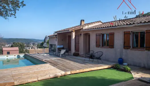 Jolie villa avec piscine sur les hauteurs de Piolenc