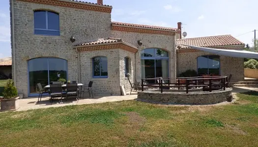 Dpt Deux Sèvres (79), à vendre proche de THOUARS maison P7 de 244 m² - Terrain de 3 547,00 m² 