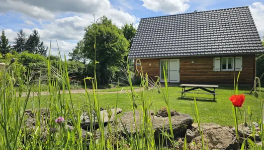 Maison 5 pièces style chalet avec garage, terrasse et jardin 