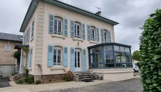 Maison de Maître 7 pièces avec piscine, cave et dépendances 