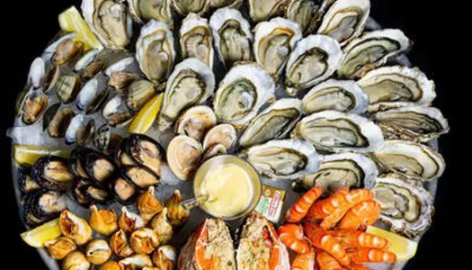 Vend restaurant fruits de mer sur un port du Var