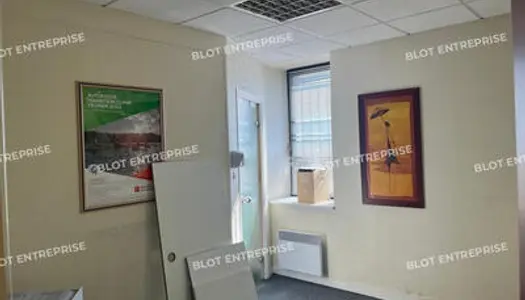 Vente bureaux 220m² sur 2 niveaux à Elliant centre 