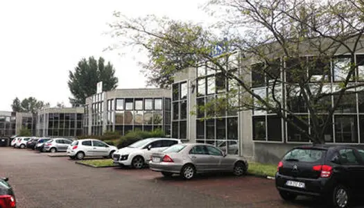 A louer bureaux 68m² RDC sortie 4 à Bruges 