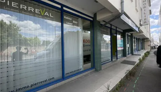 A louer bureaux 81m² belle visibilité Poitiers Est 