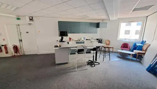 A louer bureaux en étage 2029m² div. à Montreuil 