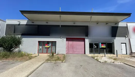Loue local commercial 628m² à Clermont-l'Hérault 