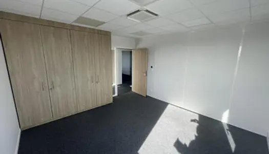 A louer bureaux 142m² excel accessibilité Lanester