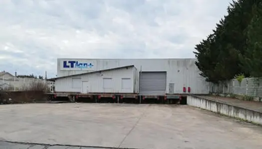 Loue entrepôt de 4 116m² à Roullet-Saint-Estephe 