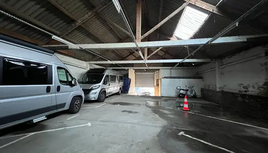 Garage/Parking 328 m² 