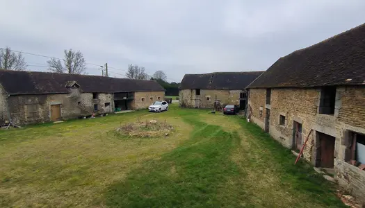 Longère ou corps de ferme 2 pièces 695 m²