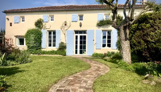 Maison 8 pièces 232 m² 