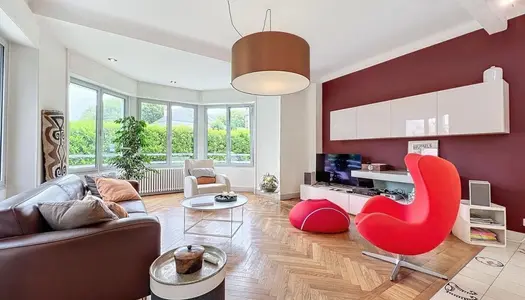 Maison 8 pièces 242 m² 